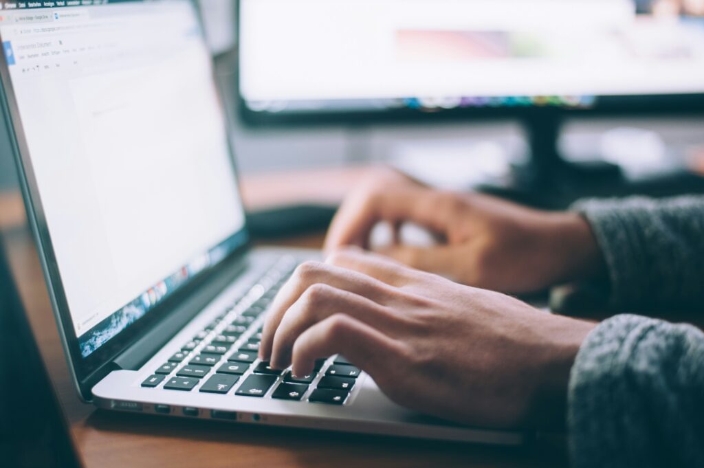 Você quer uma fonte de renda extra que funcione mesmo em tempos de crise? Criar um blog pode ser uma excelente escolha.
